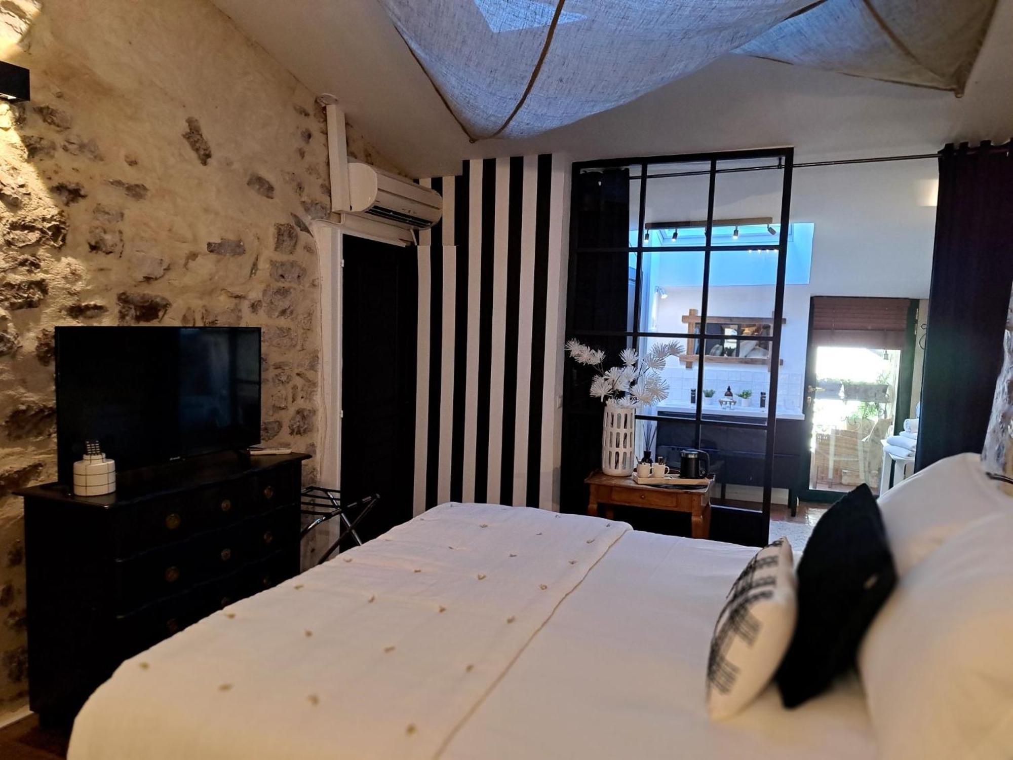 Hotel Le Patio De Sophie Sisteron Δωμάτιο φωτογραφία